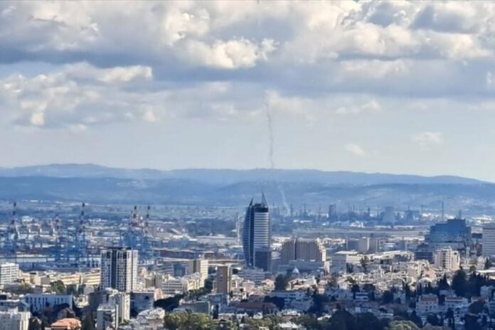 1772536462-b74758205785fae1deb208f01070fdfd ইসরায়েলে আঘাত হেনেছে ইরানের ক্ষেপণাস্ত্র