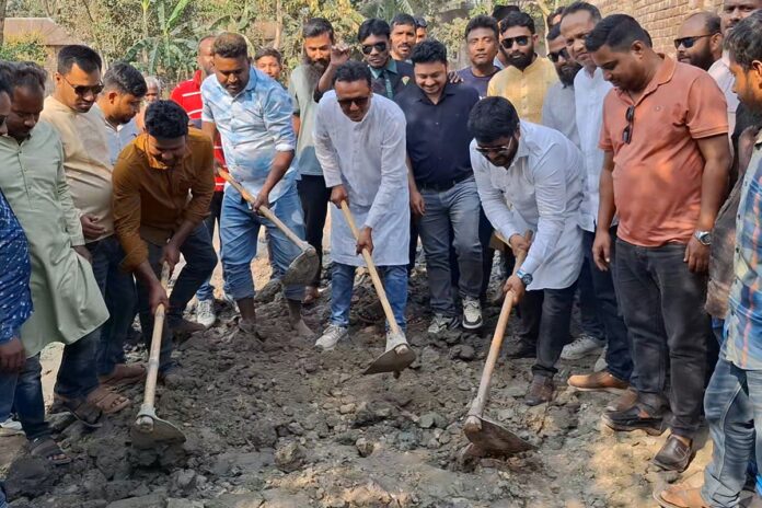 1772545275-c5841f5d66b1b9a5a2bee234ebe74cb9 জয়পুরহাটে রাস্তা সংস্কার করলেন যুবদলের নেতাকর্মীরা