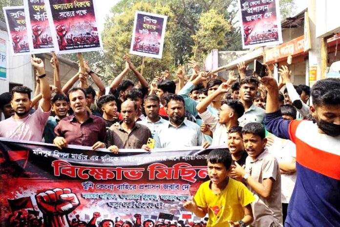 হোমনায় ১৬ দিনেও ট্রিপল মার্ডার রহস্য উদঘাটন হয়নি, বিক্ষোভ