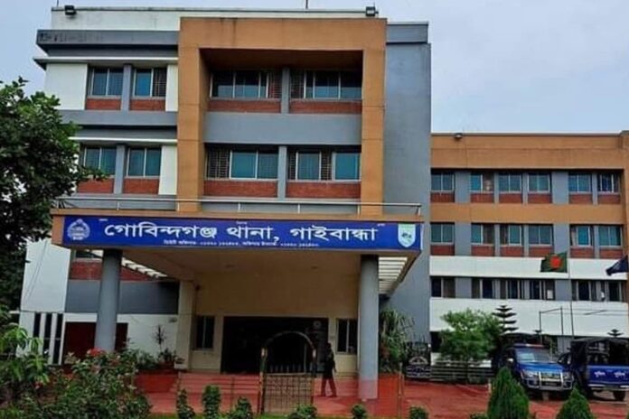 1772628353-eb62a40f82e1ecd3f0d44a14edf797b7 পুলিশের পোশাক পরে ইজিবাইক ছিনতাইয়ের অভিযোগ