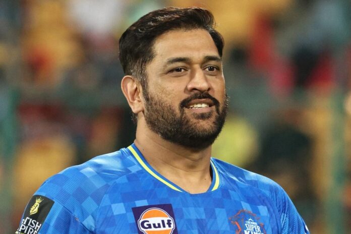 ট্রাফিক আইন লঙ্ঘন করে জরিমানা গুনলেন ধোনি