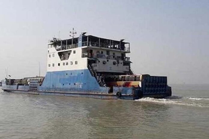 দুই ঘণ্টা বন্ধ থাকার পর দৌলতদিয়া-পাটুরিয়া নৌপথে ফেরি চলাচল স্বাভাবিক