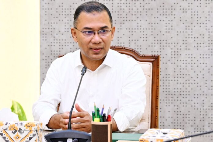 বাড়ির দরজা খুলেই প্রধানমন্ত্রী বললেন, ‘চলেন যুদ্ধে যাই’