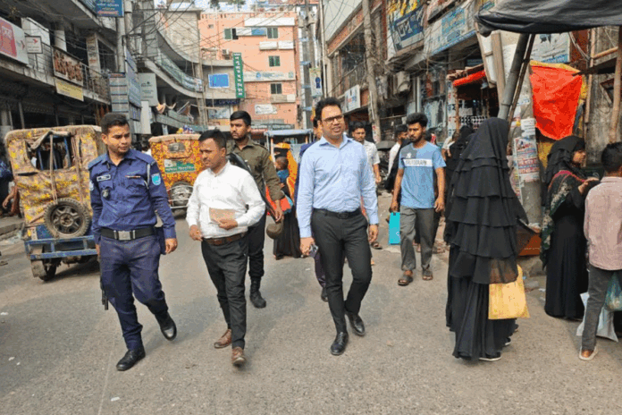 নারায়ণগঞ্জে ফুটপাত দখলমুক্ত করতে অভিযান, জরিমানা