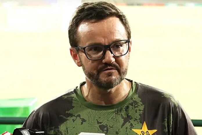 নাহিদ রানাকে প্রশংসায় ভাসালেন পাকিস্তানের কোচ