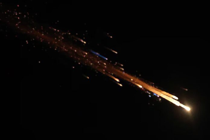 ইসরায়েলে হিজবুল্লাহর রকেট বৃষ্টি, লণ্ডভণ্ড একাধিক বসতি