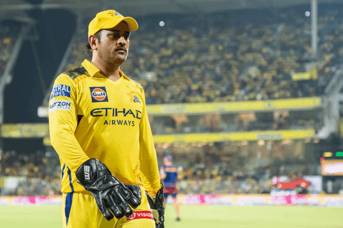 ম্যানেজমেন্টের সিদ্ধান্তে সরে দাঁড়াতে চেয়েছিলেন ধোনি