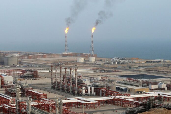 ইরানের হামলায় কাঁপলো সৌদি-কাতার-কুয়েত-বাহরাইন