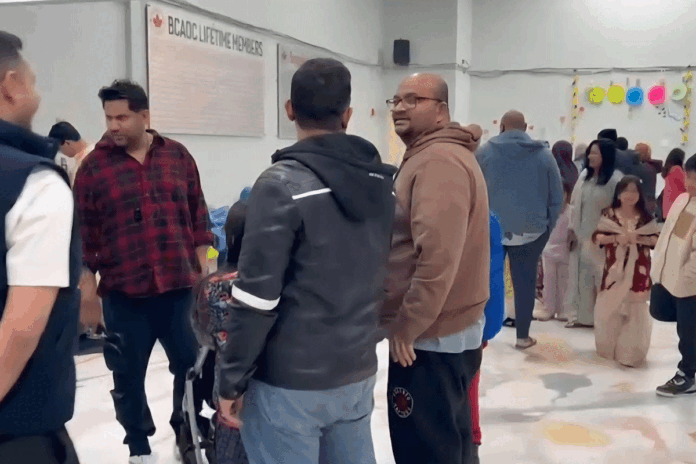 কানাডায় বর্ণাঢ্য চাঁদ রাত উদযাপন