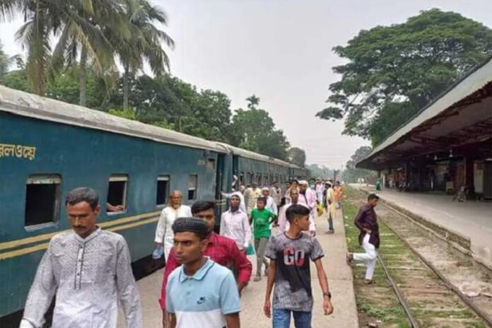 1774021278-30e62fddc14c05988b44e7c02788e187 শোলাকিয়ায় ঈদুল ফিতরের জামাতে মুসল্লিদের জন্য বিশেষ ট্রেন
