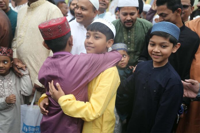 1774066562-4dd4934348bd402528c9794d2e15d3d5 সারাদেশে উদযাপিত হচ্ছে পবিত্র ঈদুল ফিতর