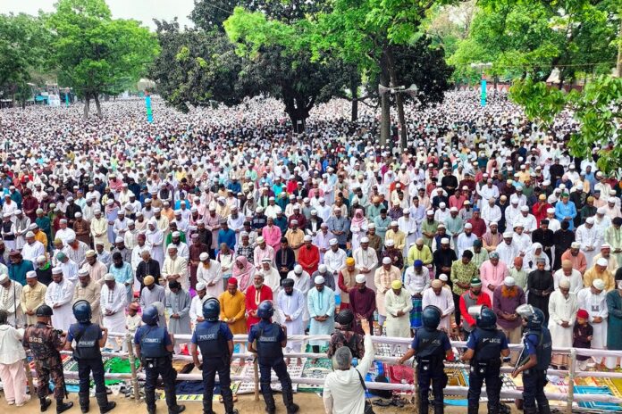1774073562-7a2c1ed4bd2fd4c573a10ec6b14574b5 শোলাকিয়ায় ১৯৯তম ঈদ জামাতে লাখো মুসল্লির ঢল