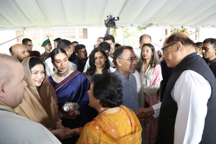 যমুনায় প্রধানমন্ত্রীর ঈদ শুভেচ্ছা বিনিময়