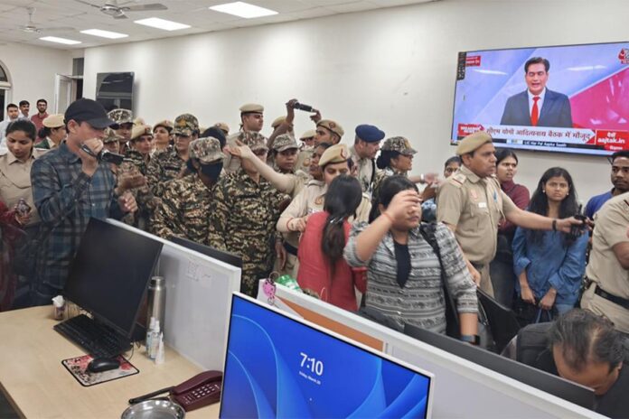 1774077569-e0079216089f03035a0d23224d16bb87 ভারতে সংবাদ সংস্থা ইউএনআই কার্যালয় সিলগালা