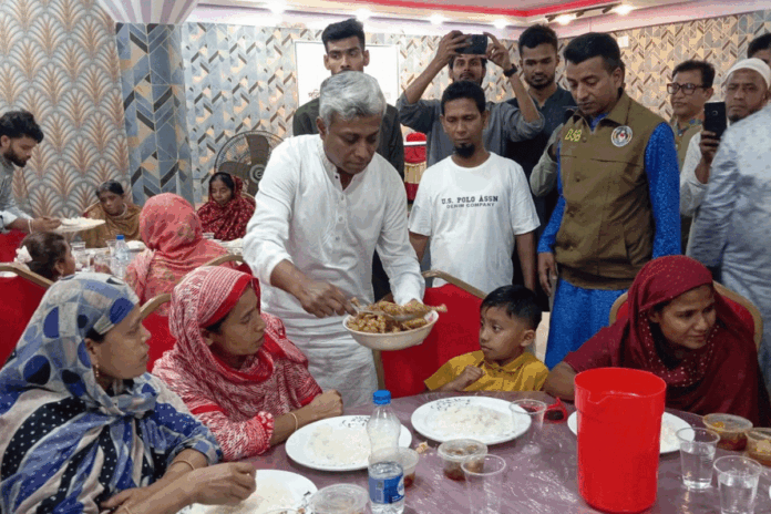 1774094204-6a0fe32c3736658bde52846b7df05e01 যশোরে সুবিধাবঞ্চিতদের নিয়ে ঈদ মিলনমেলা, খাবার পরিবেশনে প্রতিমন্ত্রী