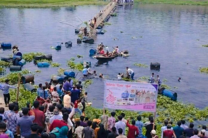 ঈদে ঘুরতে বেরিয়ে ব্রহ্মপুত্রে ভাসমান সেতু উল্টে ভাই-বোনসহ নিহত ৪