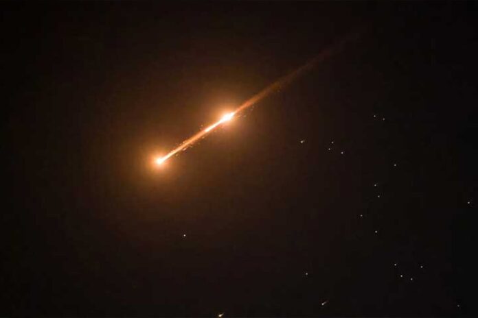 1774129225-8df7b73a7820f4aef47864f2a6c5fccf আমিরাত ও কুয়েতে মার্কিন ঘাঁটিতে হামলার দাবি ইরানের