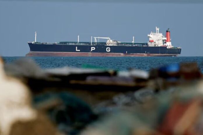 1774169918-4514647c6d595d10b22eb799bccfaec2 ‘শত্রুদের জাহাজ’ বাদে সবার জন্য উন্মুক্ত হরমুজ: ইরান