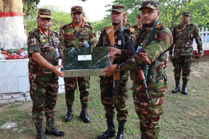 1774196792-68bc54ba4c65bf7577c9f71d96056245 ঈদ উপলক্ষ্যে পার্বত্য চট্টগ্রামে সেনা ক্যাম্প পরিদর্শন করেন সেনাপ্রধান