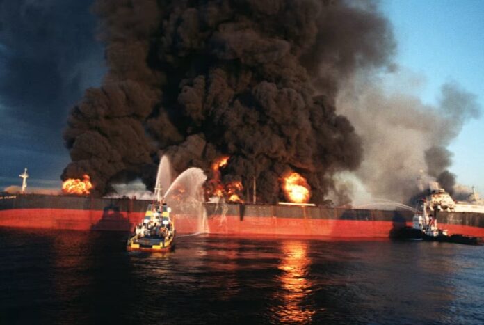 1774206014-a6975fa3212a58f3bf71f8a92b372087 ট্যাঙ্কার যুদ্ধের দুঃস্বপ্ন, হরমুজে ফের ডুববে মার্কিন আধিপত্য?