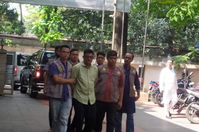 1774211938-06c69a2e630b96f05fd43f55d0509333 প্রধানমন্ত্রীর উপদেষ্টা সেজে ১,০০০ কোটি টাকা ঋণ আবেদন, ভুয়া গেজেট তৈরিকারী গ্রেপ্তার