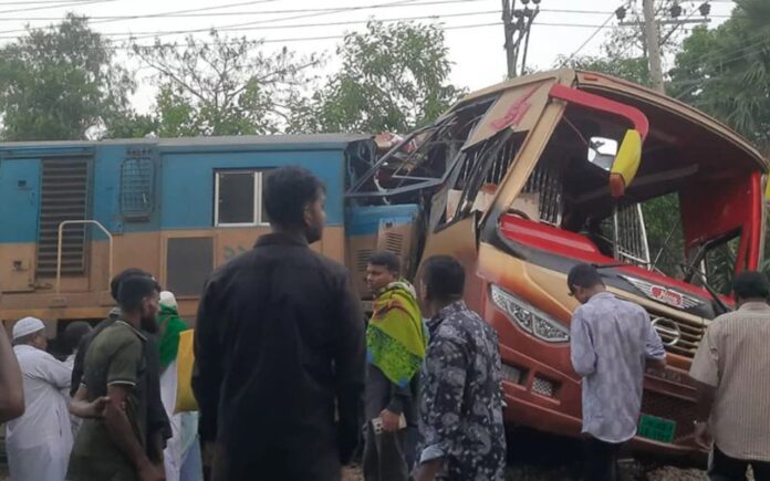 ঈদের দ্বিতীয় দিনে সড়কে ঝরলো ২৮ প্রাণ