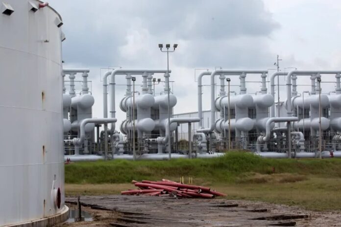 বিশ্বে কার কাছে কত তেলের মজুত আছে, সংকটে কারা টিকে থাকবে?