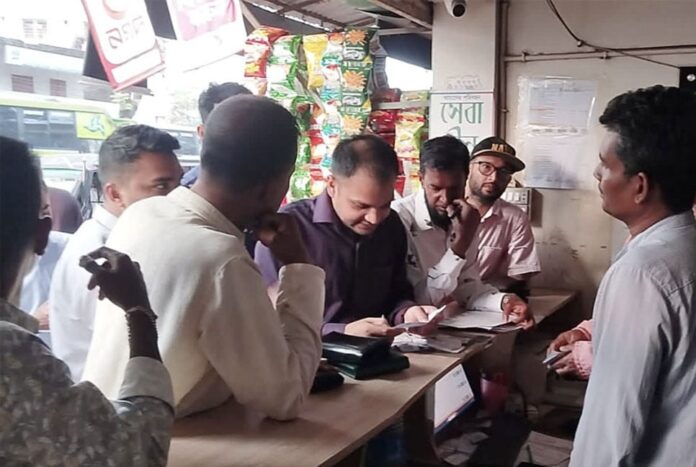 আইন না মানায় পিরোজপুরে ৪ পরিবহনকে জরিমানা