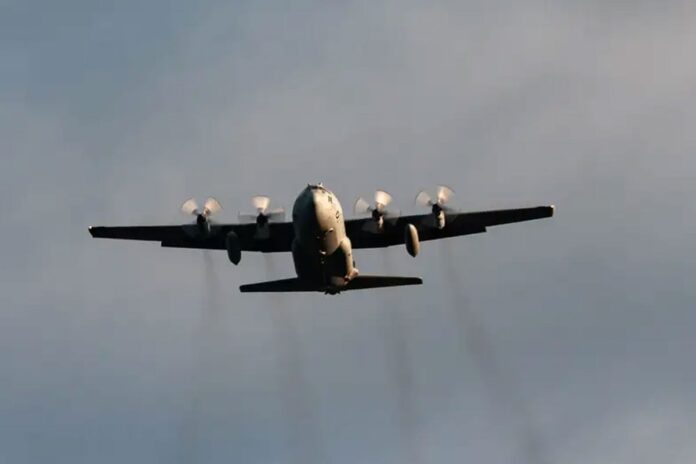 কলম্বিয়ায় সামরিক বিমান বিধ্বস্ত, বহু হতাহতের আশঙ্কা