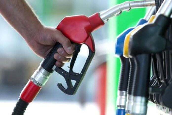 দেশে তেলের পর্যাপ্ত মজুত, গুজবে কান না দেওয়ার আহ্বান