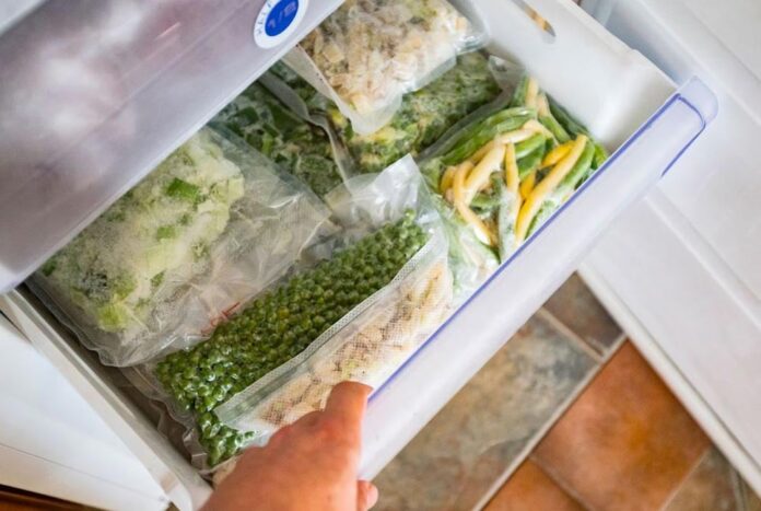 1774345495-c36abf0e1390cd372d2c8a1c0fe37c9f ফ্রিজে বরফ জমলে যেভাবে পরিষ্কার করবেন