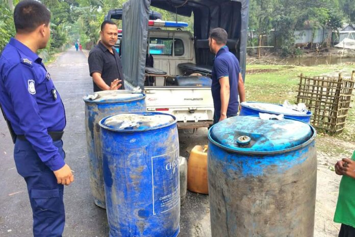 ভুরুঙ্গামারীতে খোলাবাজারে বেশি দামে জ্বালানি তেল বিক্রি, ড্রাম জব্দ
