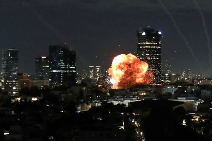 ইরানের পররাষ্ট্রমন্ত্রীকে ফোনে যে কথা বললেন চীনের পররাষ্ট্রমন্ত্রী