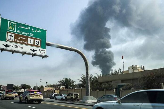 আবুধাবিতে ক্ষেপণাস্ত্রের ধ্বংসাবশেষ পড়ে নিহত ২