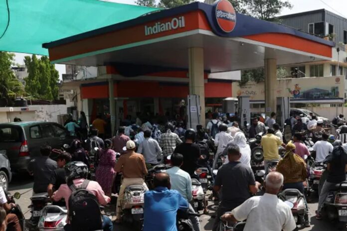 1774545059-76b485d4663e2ff736c7172870504f04 তেল শেষ হয়ে যাচ্ছে? নাগরিকদের যে জরুরি বার্তা দিল ভারত