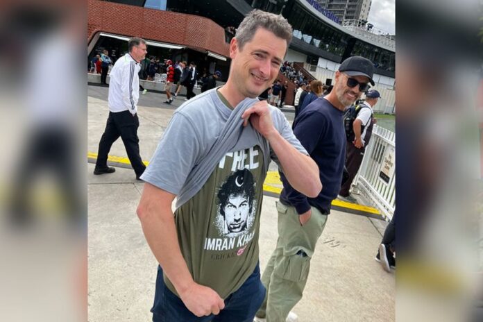 1774611151-3668244f24f1dc987c71277d02307719 ‘ফ্রি ইমরান খান’ টি-শার্টে মাঠে ঢুকতে বাধা, শেষে অনুমতি দিলো অস্ট্রেলিয়া