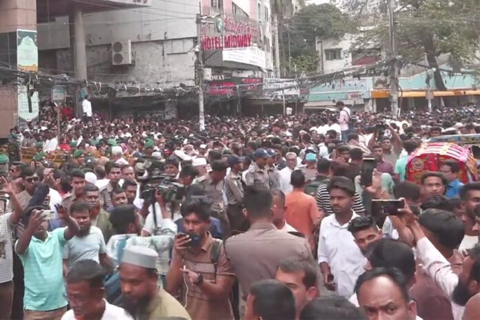 প্রধানমন্ত্রীর আগমন ঘিরে নয়াপল্টনে নেতাকর্মীদের ঢল