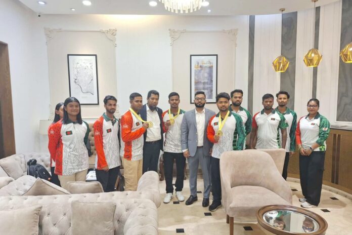 এশিয়া কাপ আর্চারি টুর্নামেন্টে স্বর্ণজয়ী বাংলাদেশ দলকে বিমানবন্দরে সংবর্ধনা