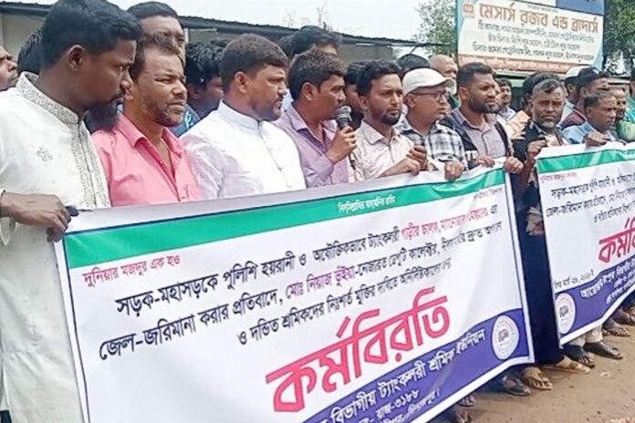 1774800015-7635fffc88a8e394b1f297e03d22aff5 শ্রমিকদের কর্মবিরতিতে পার্বতীপুরে তেল সরবরাহ বন্ধ