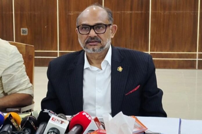 1775402642-bb4e64583f9f869455342f3f9158c79f প্রধানমন্ত্রীর সঙ্গে বৈঠকের পর নতুন পে-স্কেল নিয়ে যা বললেন অর্থ উপদেষ্টা