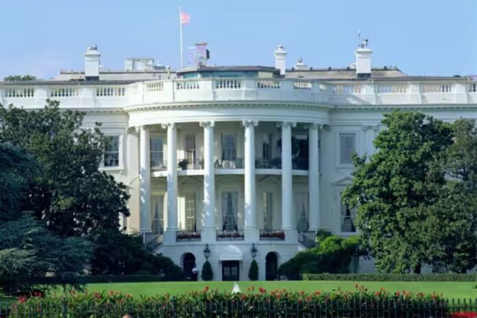 1775444775-f3bb4cc3d9925c8bbfde0a6ce75b96ed হোয়াইট হাউসের কাছে এলোপাতাড়ি গুলি, তদন্তে সিক্রেট সার্ভিস