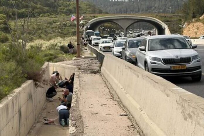 ইসরায়েলের দক্ষিণাঞ্চল ও মধ্যাঞ্চলে বিকট বিস্ফোরণ