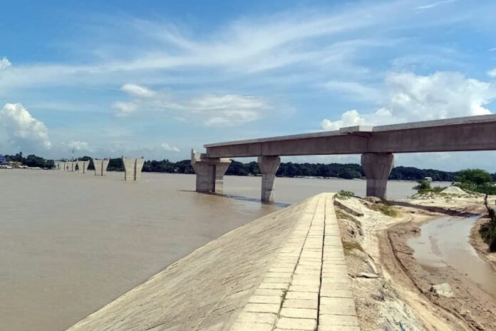 1775816635-b9ba5f24625ffbc74f7efb95225dadd9 ৮ বছরেও শেষ হয়নি মাগুরা রেললাইনের কাজ