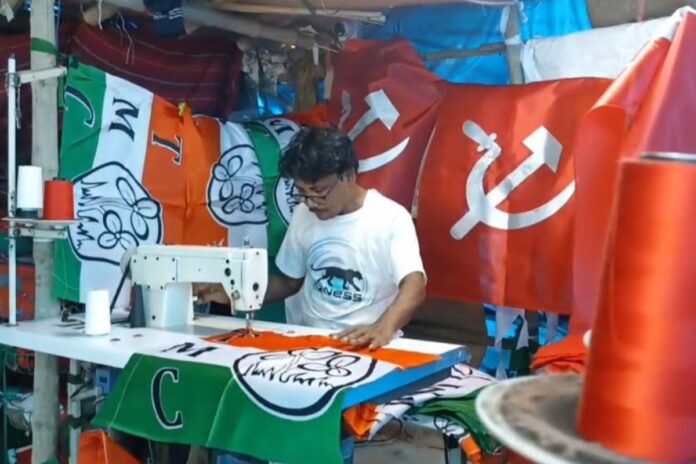 1775835565-623e11ff2e021731b8e8f91af07af095 ভোটের আগে হাওড়ায় রাজনৈতিক পতাকা তৈরির কারখানায় ব্যস্ততা তুঙ্গে