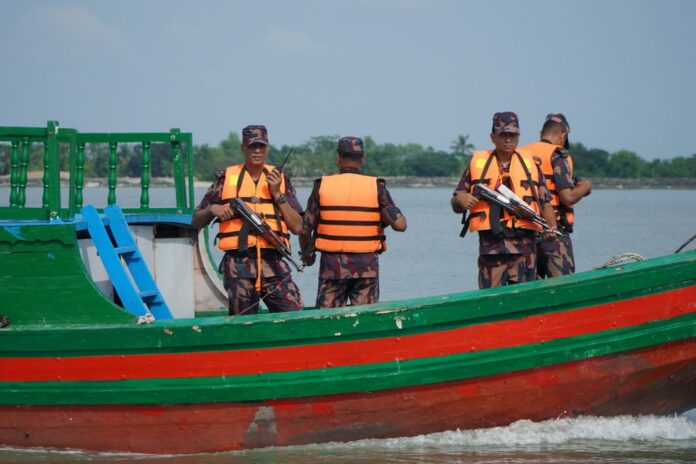 1775886106-ee39e396820627b053ea7fb104826fc9 দেশের দক্ষিণ-পশ্চিম সীমান্তে চোরাচালান রোধে বিজিবির তৎপরতা জোরদার