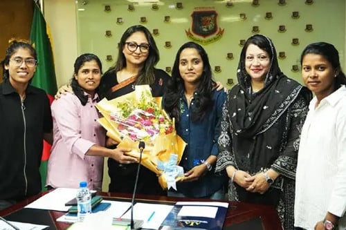 1775912167-62bf1edb36141f114521ec4bb4175579 নারী ক্রিকেটারদের সুবিধা-অসুবিধা শুনলেন রাশনা ইমাম