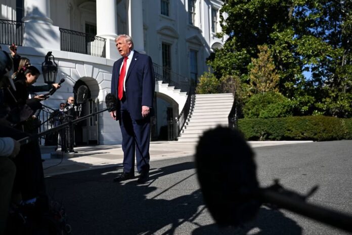 ইরানকে ‘উপযুক্ত সময়ে’ ধ্বংসের হুমকি ট্রাম্পের