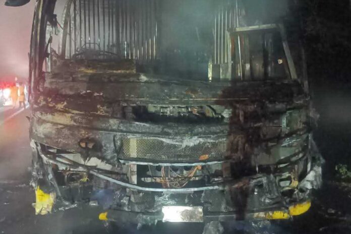 1776039077-a269962fe1424e1ca3e68c328b9fed61 রাউজানে বাস-সিএনজি মুখোমুখি সংঘর্ষে নিহত ১