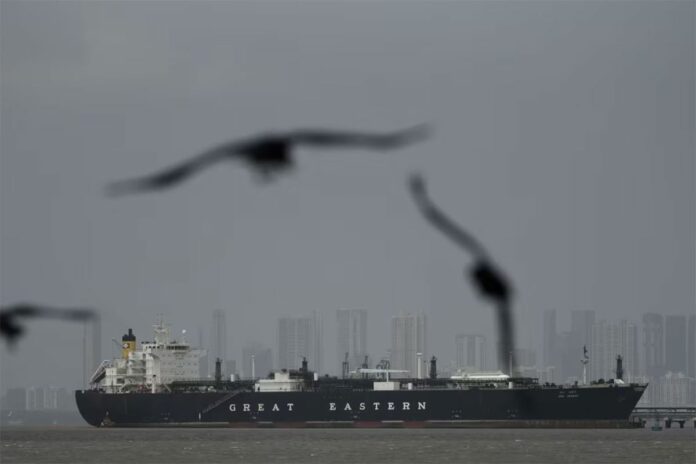 ট্রাম্পের হরমুজ প্রণালী অবরোধের হুমকি ভারতের জন্য অস্বস্তি