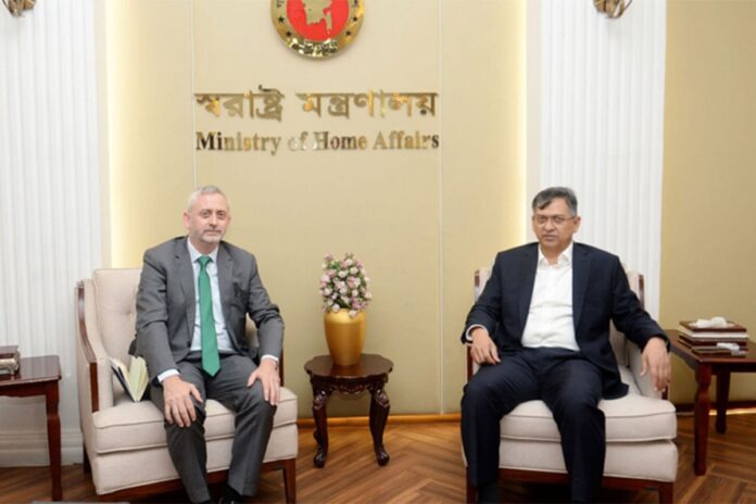 1776089895-3e4c3ce38bc4199452a80b0426a0a5b8 পুলিশ কমিশন গঠনের পরিকল্পনা করছে সরকার: স্বরাষ্ট্রমন্ত্রী